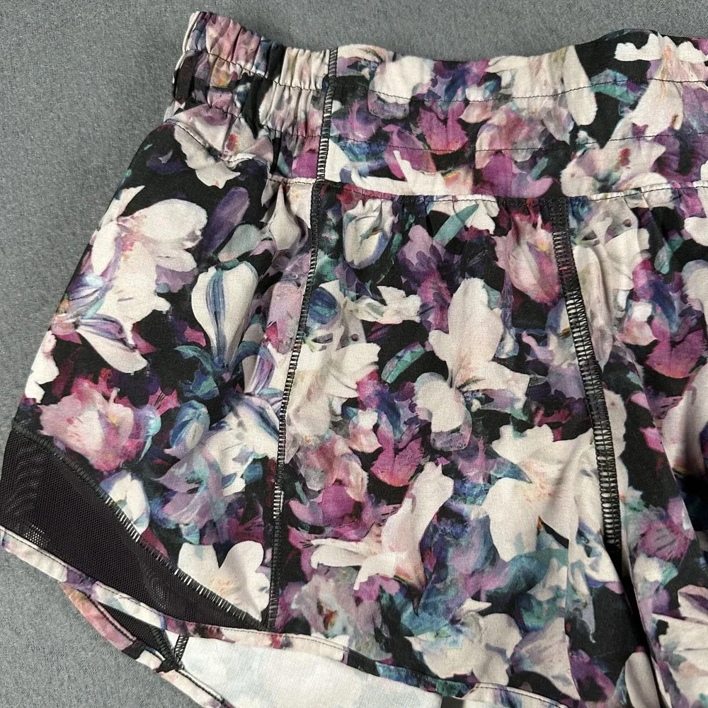 Lululemon Shorts Womens 4 Purple Black Floral Hotty‎ Hot Short 2.5 Lined Mesh